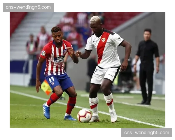 比赛第85分钟,尼斯连续换上三名生力军意图改变比赛强度 比赛第85分钟,尼斯连续换上三名生力军意图改变比赛强度